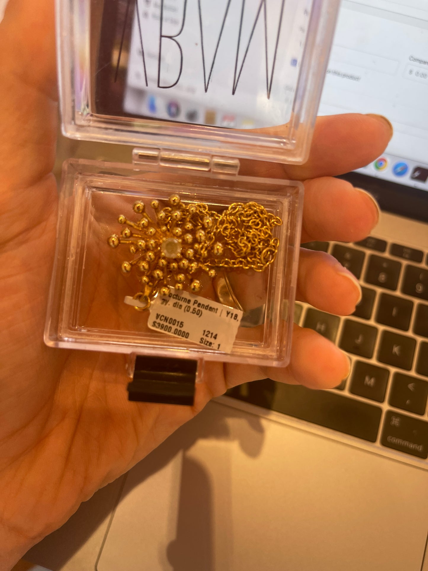 nocturne pendant diamond center