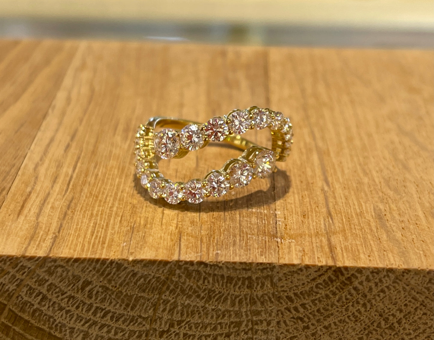 Aria Skye Ring : 18k yellow gold w/ diamonds