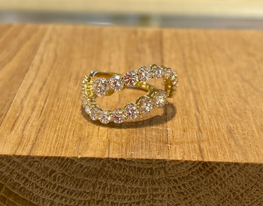 Aria Skye Ring : 18k yellow gold w/ diamonds