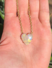 Love One of a Kind 18k Yellow Gold 16" Necklace set with Heart Shape Opal (7.61 cts)