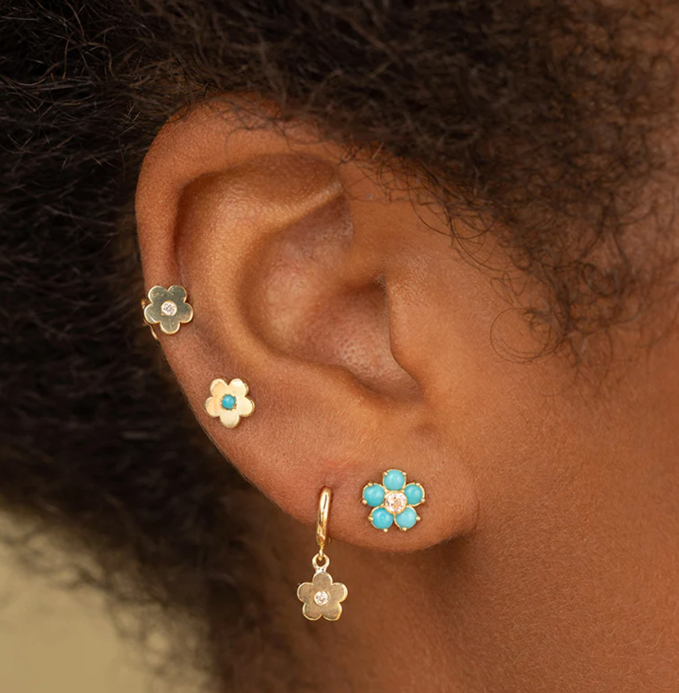 Mini Daisy with Turquoise Center Studs