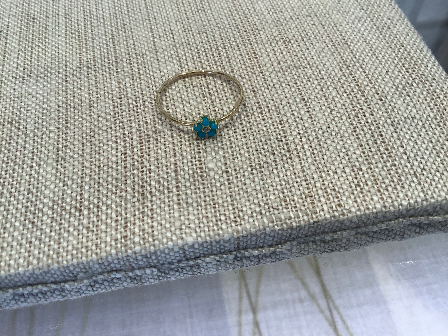 18K YELLOW GOLD TURQUOISE WITH DIAMOND CENTER MINI FLOWER RING-size 6.5